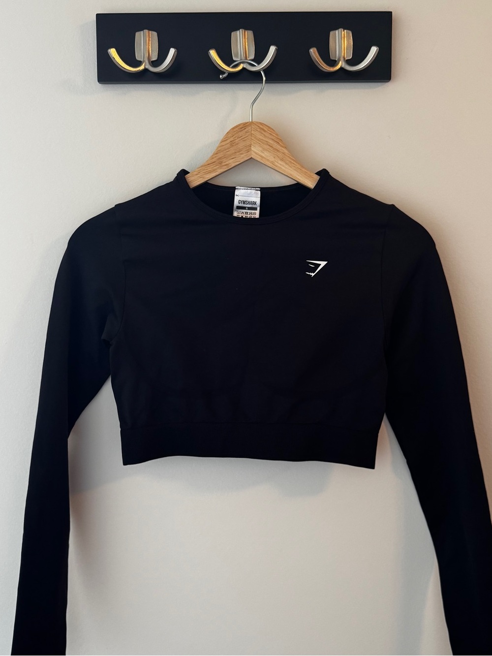 Gymshark Everyday Black Long Sleeve Seamless Crop Top with Logo - Picture 3 of 4